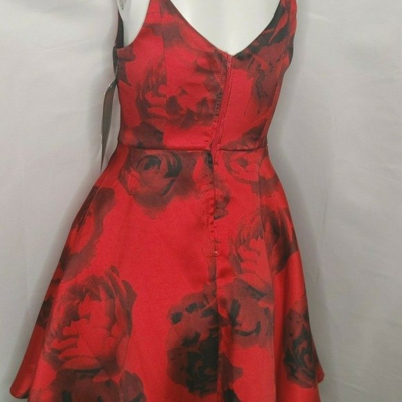 Floral Satin Sleeveless Red Dress - Picture 3 of 11